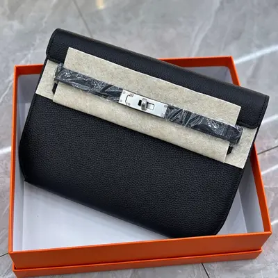 Genuine Leather Retro Briefcase, Large Capacity Messenger Bag for Men and Women - 12