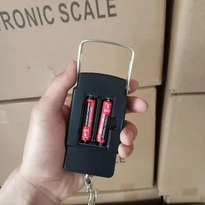 Toptan Ev Tipi Siyah El Tipi Terazi 50kg Mini El Tipi Tartı Taşınabilir Elektronik Terazi Küçük Balık Tutma Terazisi Kargo Kg Terazisi