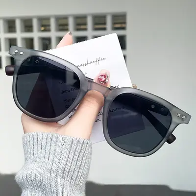 Classic Wood-Pattern Sunglasses for Men, Anti-UV Protection - 5