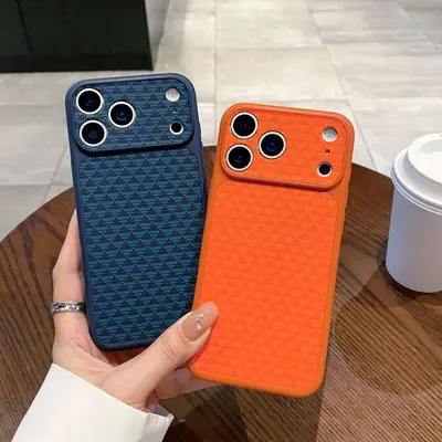 iPhone 17 Pro Max Uyumlu Büyük Pencereli Üçgen Desenli Telefon Kılıfı