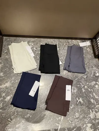 ALO瑜伽裤女提臀跑步运动裤瑜伽裤普拉提高弹高腰喇叭裤打底裤