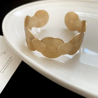 Metal geometric open bangle, gold tone - 7