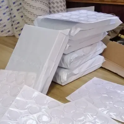 Şeffaf epoksi reçine çıkartmalar 2,5CM ve 3CM kare şeffaf reçine çıkartmalar stoklarımızda mevcuttur.