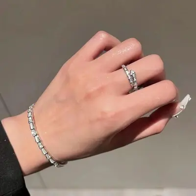 Offener Schlangenring aus Diamanten für Damen, modisch und einzigartig, Nischendesign auf hohem Niveau, leichter Luxus-Minimalismus-Stil Schmuck.