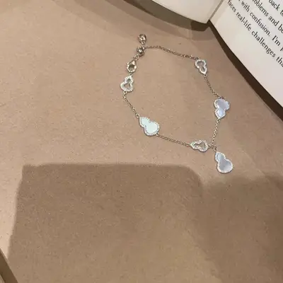 Parıltılı Çekiciliğe Sahip Trendy Taklit Fritillary Kabak Bileklik, Zarif ve Sofistike Stil, Chanel'dan Esinlenen Zarif Kadın Takıları. - 9