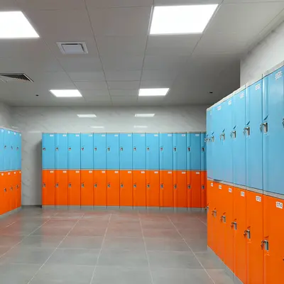 Topla ABS Vollkunststoff-Schließfachschrank für Fitnessstudios und Schwimmhallen