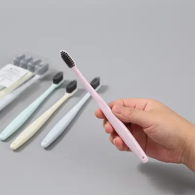 Muji aynı stil 4'lü paket yetişkin Japon tarzı düz renkli diş fırçası, koruyucu kapaklı, küçük başlı, orta yumuşak kıllı