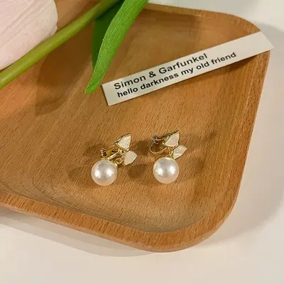 Hochwertige Perlohrklemmen ohne Loch, dreieckige Ohrklemmen, Retro-Quastenbaumeln, elegante Ohrringe, Schmuck-Großhandelsexport