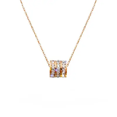 Volles Diamant-Schlüsselbein-Halskette aus Titanstahl für Frauen, rostfrei, vielseitig, hochwertiger leichter Luxus, Instagram-Stil, minimalistische Ästhetik, 18K Gold-Brustkettenanhänger