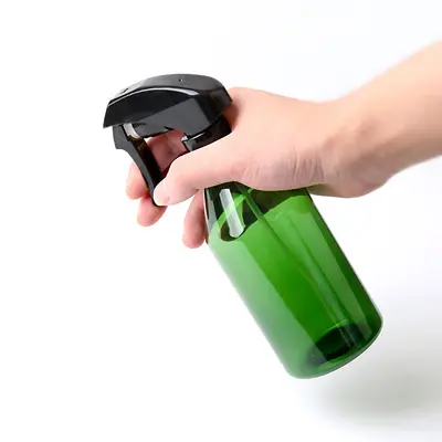 Werksseitig vorrätige 300-ml-Sprühflasche der japanischen Marke Kao mit Pistolenabzug, Sprühflasche für Gartenarbeit und Blumenpflege, Alkoholsprühflasche, Kosmetik-Sprühflasche, Haarstyling-Sprühflasche