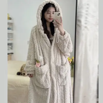 Kadınlar için sevimli küçük hamster pijamaları sonbahar ve kış mercan kadife kalınlaşmış uzun pazen öğrenci kapüşonlu kışlık pijamalar kadınlar için