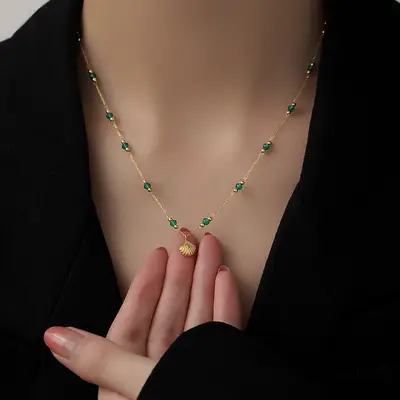 Smaragd-Perlen Titanstahl Damen-Halskette elegant