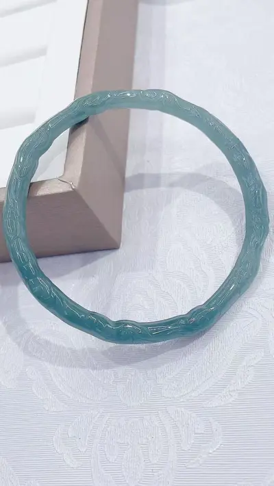 Natürlicher Typ-A-Jadeit-Armreif, Blau-Wasser, geschnitzt, Damen - 11