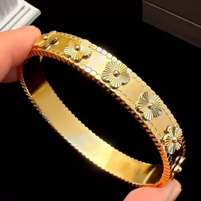 Six-petal flower bracelet, titanium steel, non-fading