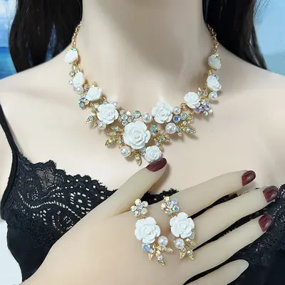 Umweltfreundliches vollständig mit Steinen besetztes Kamelie-Halsketten-, Armband- und Ohrring-Set, Palast-Stil leichte Luxus-Kleidung, Nischen-Perlen-Schlüsselbein-Ketten-Zubehör. - 8