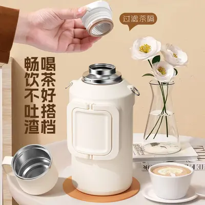 Insulated Water Bottle 316 Stainless Steel 2L Large Capacity Tea Water Cup High-Appearance Sports Carry Strap Portable Outdoor Travel Kettle