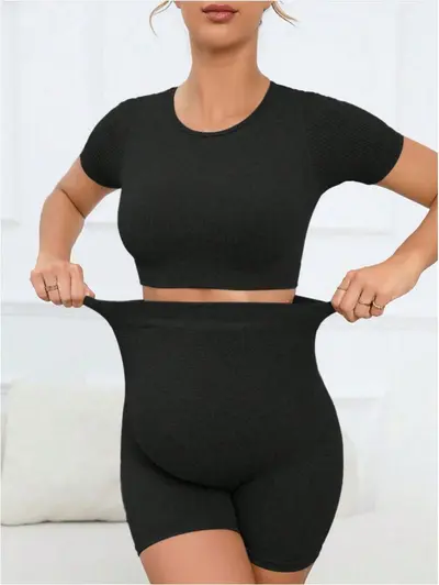 Maternity Yoga Set with Seamless Short Sleeve Top and Peach-Hip Shorts - 3