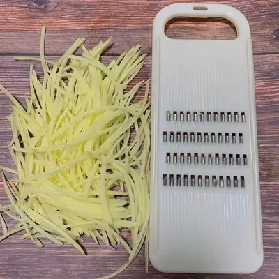 Vegetable shredder with hand guard, potato and cucumber slicer - 9