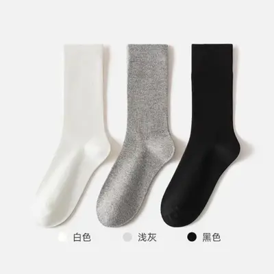 TikTok-Stil weiße nahtlose Socken für Damen, Mittelbein-Socken für alle vier Jahreszeiten, japanischer College-Stil, einfache, modische Slouch-Socken. - 13
