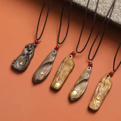 Agarwood oymalı el sanatları kolyesi, Buddha yazılı