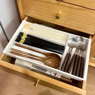 Drawer organizer with adjustable dividers, hanging system