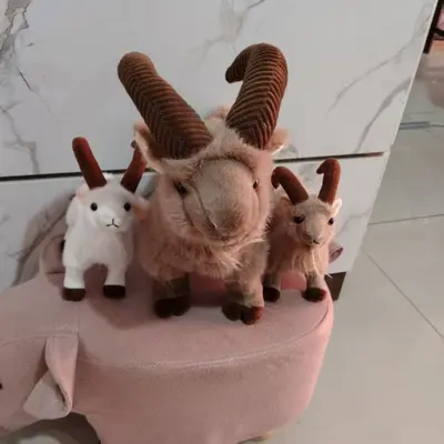 Cute Simulation Goat Plush Toy, Home Decoration and Comfort Doll