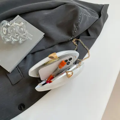 Französische Eierbox-Clutch aus Acryl, glänzend - 5