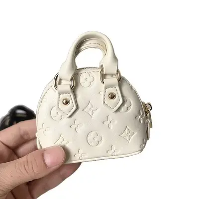 New Women's Mini Tote Bag Embossed Shell Bag Elegant Coin Purse Chanel Style Earphone Bag Compact Handbag