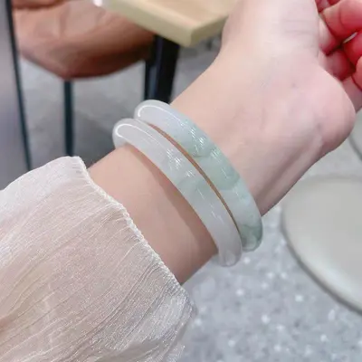 Xinjiang Tianshan jade bracelet with ice pattern
