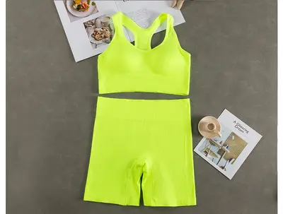Damen-Sport-Yoga-Set mit Brustpolster und Hüftunterstützung - 9