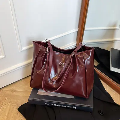 Kadınlar için büyük kapasiteli günlük tote çanta 2025 yeni niş tasarım moda omuz çantası sade şık günlük kullanım çantası - 7
