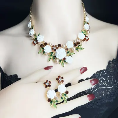 Umweltfreundliches vollständig mit Steinen besetztes Kamelie-Halsketten-, Armband- und Ohrring-Set, Palast-Stil leichte Luxus-Kleidung, Nischen-Perlen-Schlüsselbein-Ketten-Zubehör. - 9