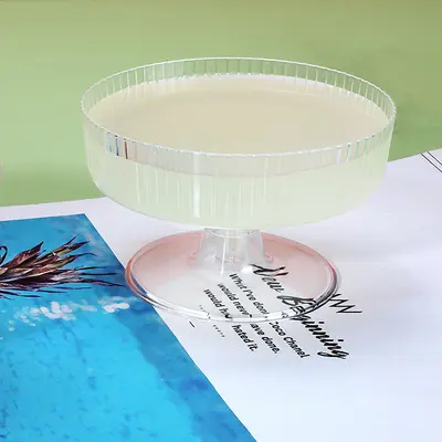 Plastik pudding ve dondurma kasesi, yüksek ayaklı tatlı bardağı