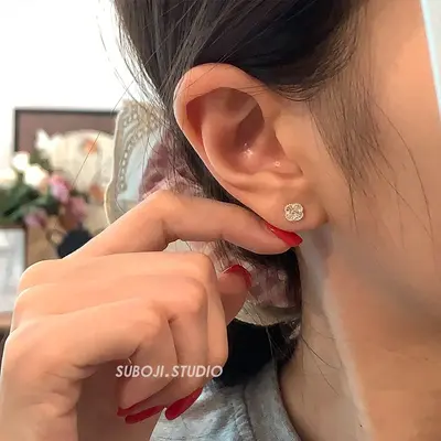 S999 silver four-leaf clover screw-back earrings