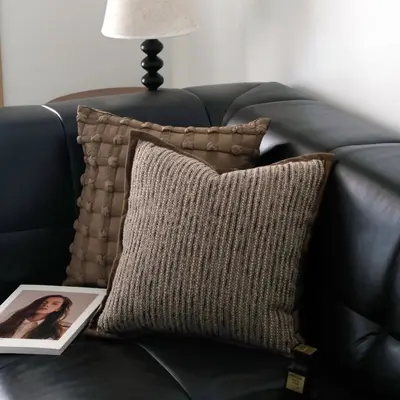 Braun Wabi-Sabi Stil einfach gestreift breiter Rand Lendenkissen Kissenbezug Wohnzimmer Sofa Kissen Modell Raum Kissen