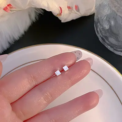 Kleine S999 Sterlingsilber Ohrlöcher Pflege-Ohrstecker Damen 2025 neue Kollektion Trend vielseitige Ohrringe hochwertiges Ohrschmuck Großhandel - 12