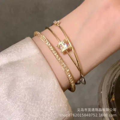 3-piece gold-plated bracelet set with zircon letter H details - 3