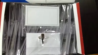9x5,6 cm sert PVC kimlik kartlığı, çift taraflı, fuar için tekil ambalajlı