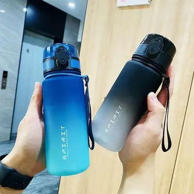 2025 Neue Sommer tragbare hitzebeständige Fitness-Trinkflasche Schüler Outdoor große Kapazität Sport-Wasserflasche (für Jungen)