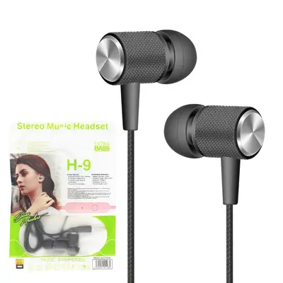 In-ear wired headphones powerful bass e-sports
