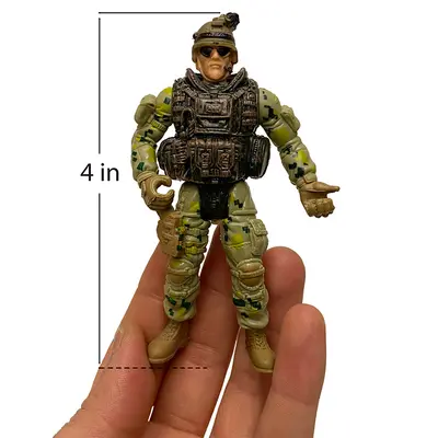 10-cm-Tarnsoldaten-Figur mit beweglichen Gelenken und Waffen