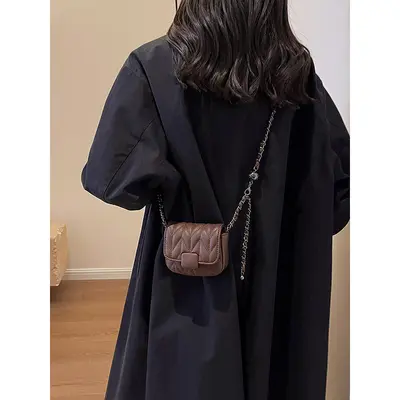 Small Chain Crossbody Bag for Women, Exquisite Design - 3