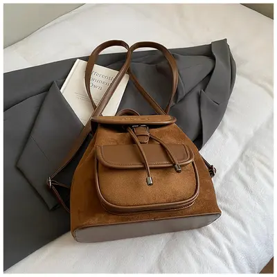 Retro Large Capacity Women's Backpack for Travel and Commuting - 10
