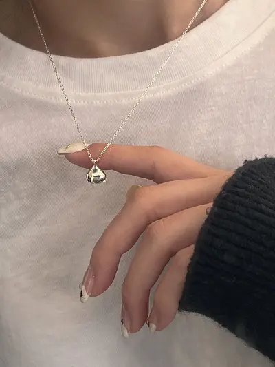 Katı Doudou Silberanhänger für Damen hochwertige Designerin Nische einfach vielseitig kühler Stil Schlüsselbein-Kette