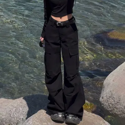 Damen-Cargohose, schwarz, hohe Taille, weites Bein, große Taschen