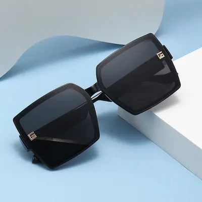 Square Unisex Sunglasses with UV Protection - 3