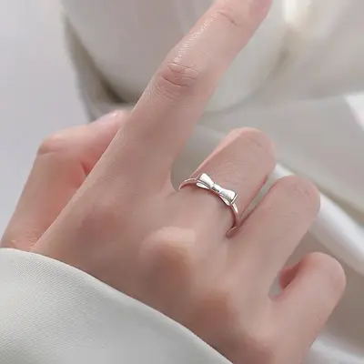 925er Silberring mit asymmetrischem geometrischem Design für Frauen, 2024 neues Nischen-Design-Konzept, eleganter Zeigefingerring - 7