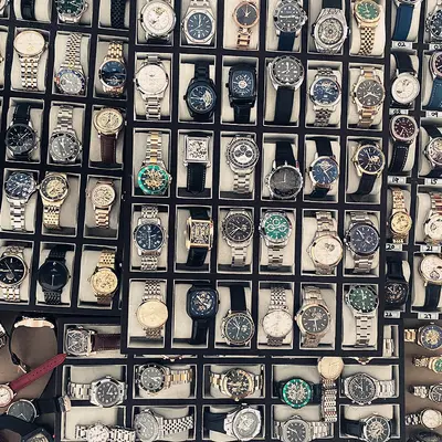 Canlı kör kutu stok erkek ve kadın su geçirmez saatler aydınlık çelik bant takvim kuvars saat moda izle rastgele toptan
