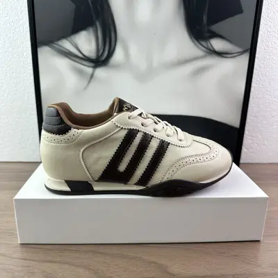 Damen-Sneaker im Retro-Brogue-Stil aus Echtleder mit Innenabsatz, Herbst 2026 - 7