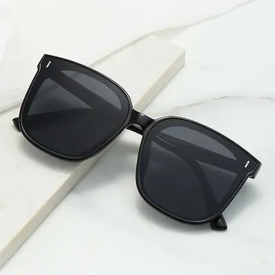 Retro Large-Frame Unisex Sunglasses with Rhinestones and UV Protection - 5